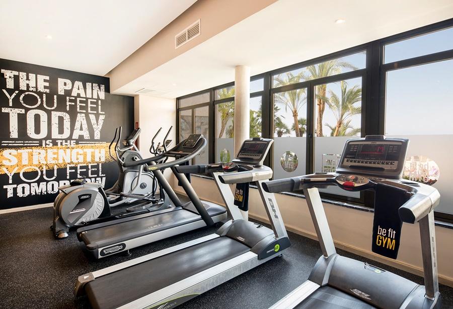 玛里文特仅限成人活跃酒店 帕爾馬 外观 照片 Fitness room in a hotel
