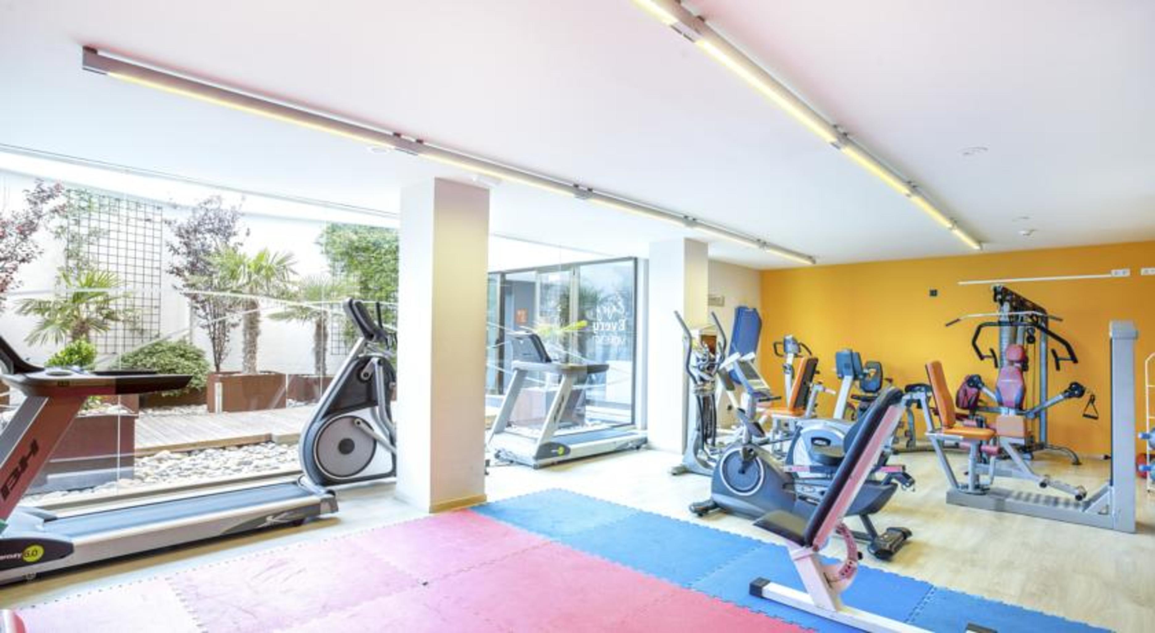 玛里文特仅限成人活跃酒店 帕爾馬 外观 照片 Gym interior design